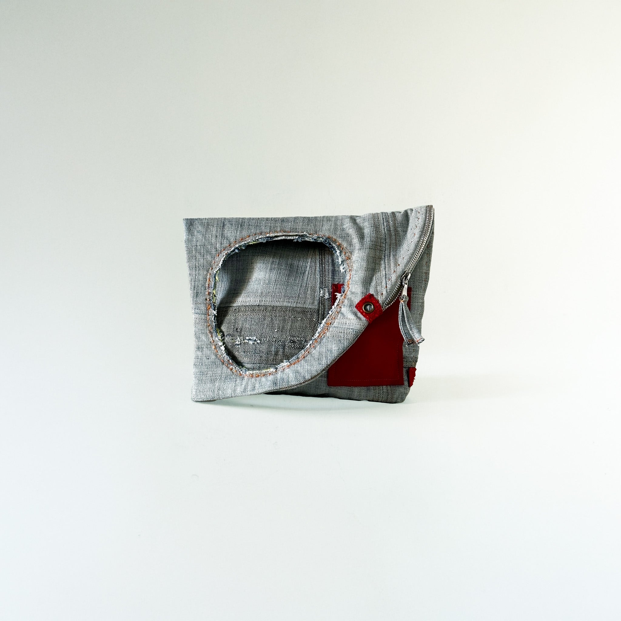 The Aria Loop - Miro Clutch