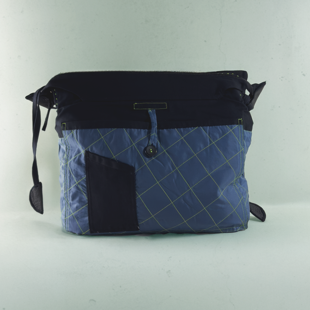 Midnight  Maven - Rosa Clutch